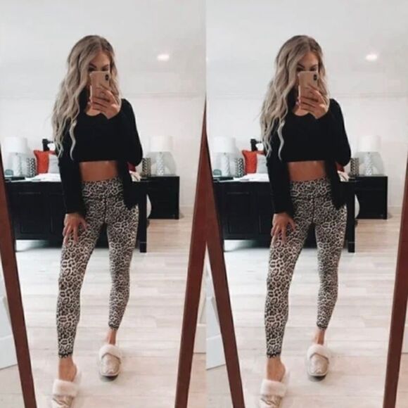 Zyia Brilliant Leopard Scrunchy butt Leggings - Picture 15 of 16